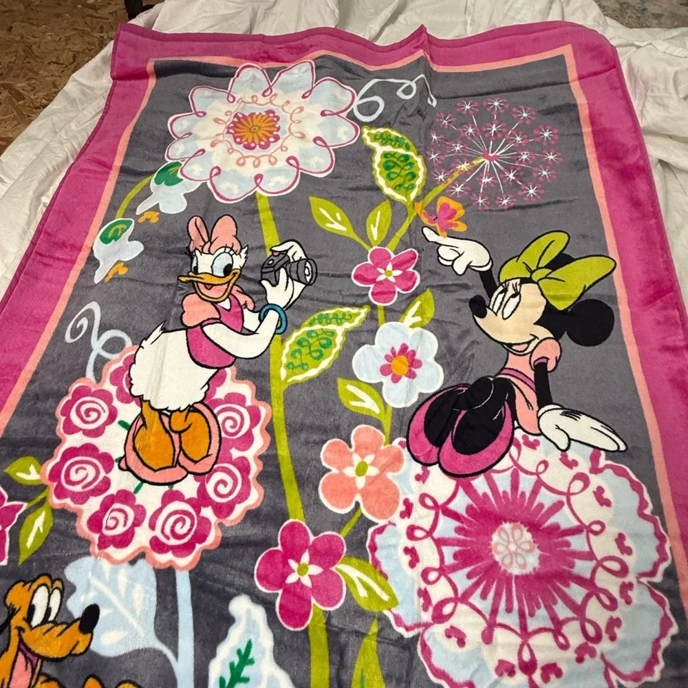 NWT Vera Bradley Mickey and Friends Beach Towel Disney Towel Retired Last ONE!